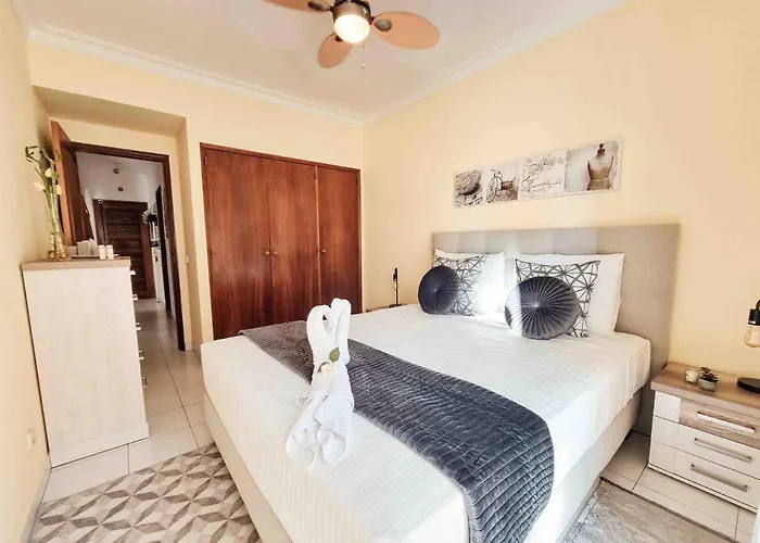 Rocha Candimar Sunflower アパート